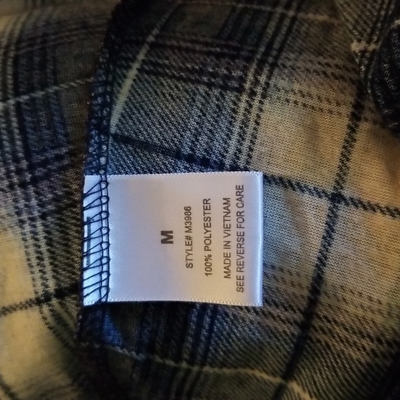 Ladies flannel top - Picture 7 of 8